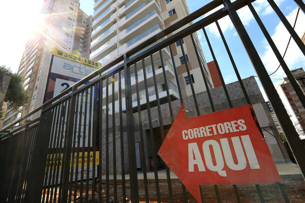 corretor-de-imoveis-bem-informado-sabe-mais-vendas-de-imoveis-sobem-14-em-agosto-primeira-alta